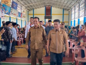 Bersama Gubernur Kepri, Taba Iskandar Serahkan Berbagai Bantuan Sosial di Batam