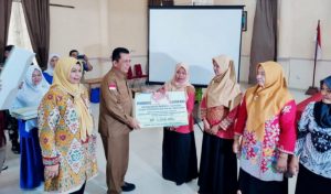 Gubernur Ansar Serahkan Insentif Pada 362 Orang Guru TK, PAUD dan RA di Natuna