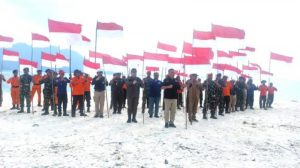 Jelang HUT Kemerdekaan RI ke-78, Satgas Merah Putih Kibarkan 1.000 Bendera di Pulau Terluar Natuna