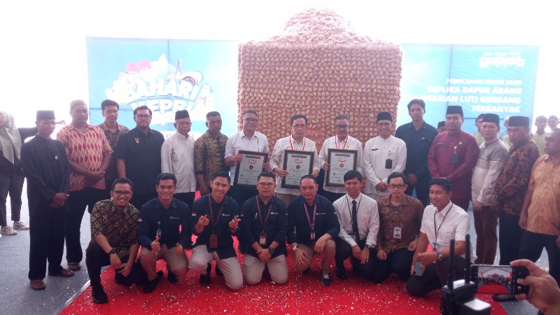 BI Kepri Pecahkan Dua Rekor MURI Sekaligus, Edukasi Cinta Rupiah di Pulau Terbanyak dan Replika Dapur Arang dari Rangkaian Luti Gendang Terbanyak