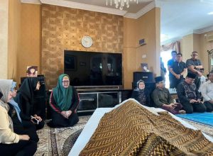 Wagub Marlin Melayat ke Rumah Duka Almarhum Iskandar Alamsyah