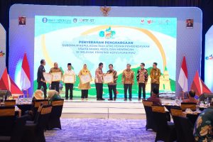 Bawa UMKM Maju, Kepala BI Kepri Suryono Raih Penghargaan dari Gubernur Kepri