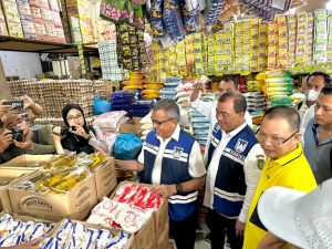 Pastikan Harga dan Persediaan Bahan Pokok Aman, Jefridin Sidak Ke Toss 3000 dan Gudang Bulog