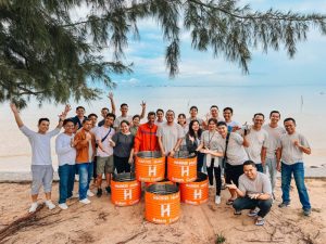 HUT ke-12, Harris Hotel Batam Center Gelar Goro di Pantai Nongsa