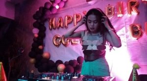 DJ Lia Butterfly Hentak Ratusan Pengunjung Golden Beach Bengkong
