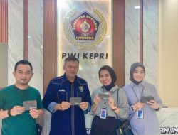 Bank BRI Tanjungpinang Serahkan Buku Asuransi PIJAR, Pengurus PWI Kepri Sah Dicover Asuransi
