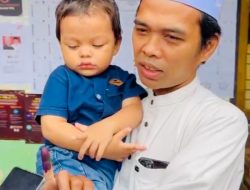 Ustad Abdul Somad dan Keluarga Nyoblos di TPS 11