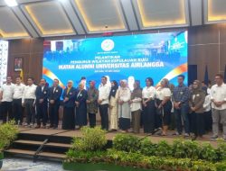 Khofifah Lantik Pengurus IKA Unair Kepri, Dendi Gustinandar Jabat Ketua