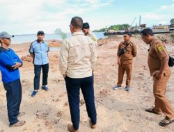 Diduga Belum Berizin, DLH Lingga Tinjau Lokasi Pengerukan Bantaran Muara Sungai Desa Sungai Buluh