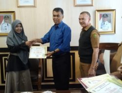 Pemkab Natuna Serahkan Bonus Qori dan Qori’ah Yang Jadi Juara di MTQH Tingkat Provinsi Kepri