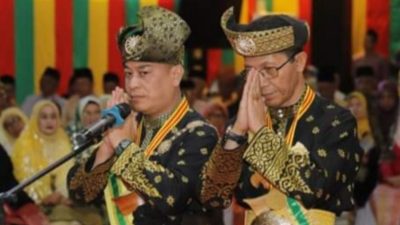 Kapolda Kepri dan Bupati Lingga Dianugerahi Gelar Adat oleh Kesultanan Riau-Lingga