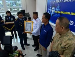 Lanud RHF Tanjungpinang Beri Penghargaan Ketua KKSS Kepri