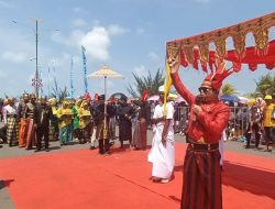 Ketua KKSS Kepri Ucapkan Sumpah Setia Melayu-Bugis di Acara Pawai Budaya Tanjungpinang