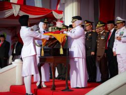 Wagub Marlin Agustina Pimpin Upacara Penurunan Bendera HUT RI ke-79 di Gedung Daerah Tanjungpinang