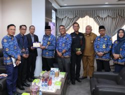 𝐒𝐞𝐤𝐝𝐚 𝐉𝐞𝐟𝐫𝐢𝐝𝐢𝐧 𝐓𝐞𝐫𝐢𝐦𝐚 𝐀𝐮𝐝𝐢𝐞𝐧𝐬𝐢 𝐝𝐚𝐫𝐢 𝐔𝐧𝐢𝐯𝐞𝐫𝐬𝐢𝐭𝐢 𝐊𝐮𝐚𝐥𝐚 𝐋𝐮𝐦𝐩𝐮𝐫, 𝐓𝐢𝐧𝐠𝐤𝐚𝐭𝐤𝐚𝐧 𝐊𝐮𝐚𝐥𝐢𝐭𝐚𝐬 𝐏𝐞𝐧𝐝𝐢𝐝𝐢𝐤𝐚𝐧 𝐊𝐨𝐭𝐚 𝐁𝐚𝐭𝐚𝐦