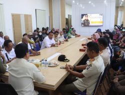 Dialog dengan Pedagang di Zona B Taman Gurindam, Kasatpol PP Tekankan Kebersihan dan Ketertiban