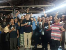 Wan Siswandi Blusukan Malam Hari ke Posko Pemenangan di Air Lengit, Disambut Hangat Tim