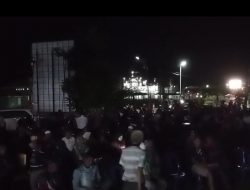Warga Dabo Ramai-ramai Nobar Debat Pilkada Lingga di Posko Awe-BISA