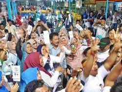 Emak-emak Sambut HMR “Gubernur Perubahan” di Tanjungsengkuang