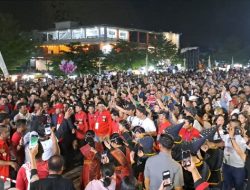 Lautan Massa dan Teriakan “Gubernur Kepri” Sambut HMR di Konser Rura Nauli