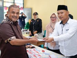 Bersama Istri, Rafiq Mencoblos di TPS Dekat Rumah di Karimun