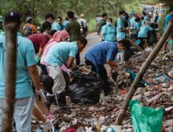 HARRIS Resort Waterfront Batam dan HARRIS Hotel Batam Center Bersihkan Kawasan Tanjung Riau di Momen Hari Peduli Sampah Nasional 2025