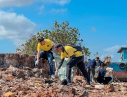 Peringati NPSN 2025, HARRIS Barelang Batam & YELLO Hotel Harbour Bay Batam Bersihkan Sampah Pantai Tanjung