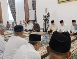 Bupati Natuna, Cen Sui Lan Salurkan Zakat Mal Pada Ratusan Mubaligh