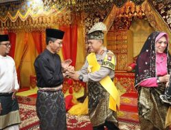 Wali Kota Batam, Amsakar Achmad Hadiri Prosesi Tepuk Tepung Tawar Kapolres Barelang Kombes Pol Zaenal Arifin