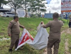 Pemko Batam Mulai Tertibkan Reklame di Jalan