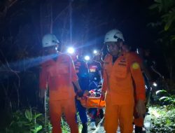 Cuaca Gelap dan Medan Licin, Pendaki Wanita Dievakuasi Tim SAR dari Gunung Ranai.
