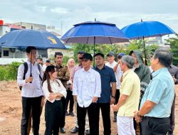 Amsakar dan Li Claudia Tinjau Sungai Baloi Indah, Dirancang Jadi Taman Kota