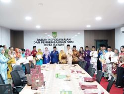 Suasana Haru Lepas 20 Pegawai Pemko Batam yang Pensiun
