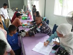 Lanal Ranai Bawa Layanan Kesehatan Gratis ke Pulau Subi, Kehadiran TNI AL Disambut Antusias Warga