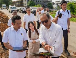 Gerak Cepat Tangani Banjir, Li Claudia Tinjau Lokasi Penyebab Banjir