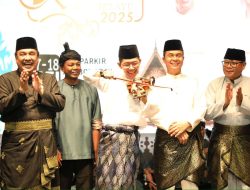 Wako Amsakar Ungkap Makna Puisi “Uwak” di Kenduri Seni Melayu ke-26