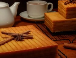 Lapis Gideon: Kue Lapis Eksklusif Khas Aston Inn Gideon Batam, Order di Sini!