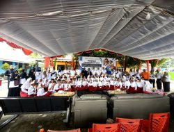 Siswa SDN 002 dan SMPN 002 Desa Terima Cek Mata Gratis dari PT Saipem