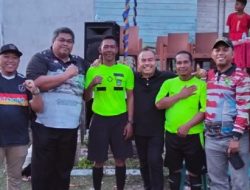 Mustamin Bakri Serahkan Piala Turnamen Sepak Bola Midai, Bukti Dukungan pada Olahraga Daerah