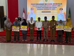 Kesejahteraan Prioritas, Pemda Natuna Salurkan Bantuan Lansia dan Modal Usaha Produktif