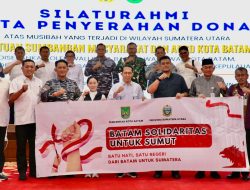 Amsakar-Li Claudia Serahkan Langsung Bantuan Rp 4,7 Miliar untuk Korban Bencana di Sumut