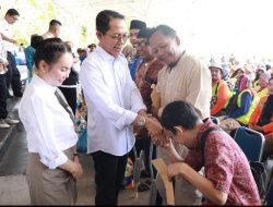 Amsakar Serahkan 1.200 Paket Sembako untuk Petugas Kebersihan dan Disabilitas di Batam