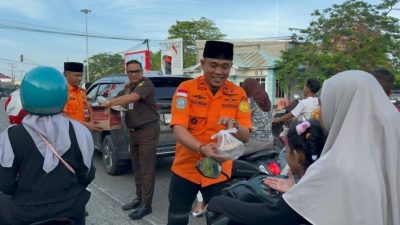 Kolaborasi SAR dan Kejari Natuna Tebar Takjil, Dukung UMKM Lokal