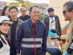 Amsakar-Li Claudia Riding Bersama Vespa Batam, Instruksikan Perbaikan Jalan Berlubang