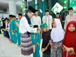 Ribuan Masyarakat Hadiri Malam Nuzulul Qur’an Tingkat Kota Batam, Amsakar Serahkan Santunan Pada 1.200 Anak Yatim