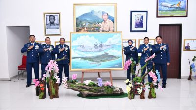 Sentuhan Seni di HUT TNI AU, Danlanud RSA Perkenalkan Lukisan Natuna dari Udara