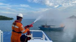 Tingkatkan Respons Darurat, Tim SAR Natuna Latih Evakuasi Korban Kebakaran di Laut
