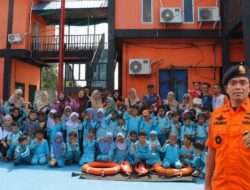 Peringati Hari Kartini, Srikandi SAR Natuna Edukasi Pelajar soal Keselamatan