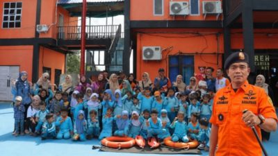 Peringati Hari Kartini, Srikandi SAR Natuna Edukasi Pelajar soal Keselamatan