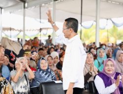 Ekonomi Batam Melejit, Wali Kota Amsakar Guyur Bantuan untuk Lansia dan Kader Posyandu